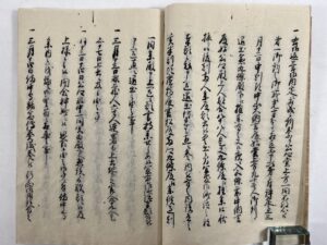 日米条約の勅許を求め上洛した堀田正睦、林大学頭ら幕府要人の動向、公家衆との談判、三条実萬、中山忠能ら公家衆の動静についての記録。